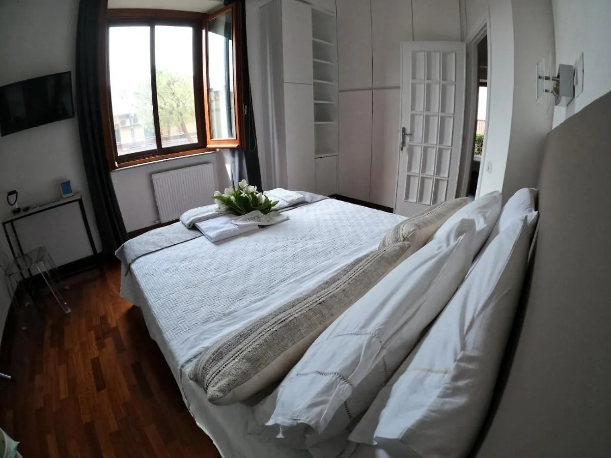 Emi'S Guest House Roma 2*,  Italia